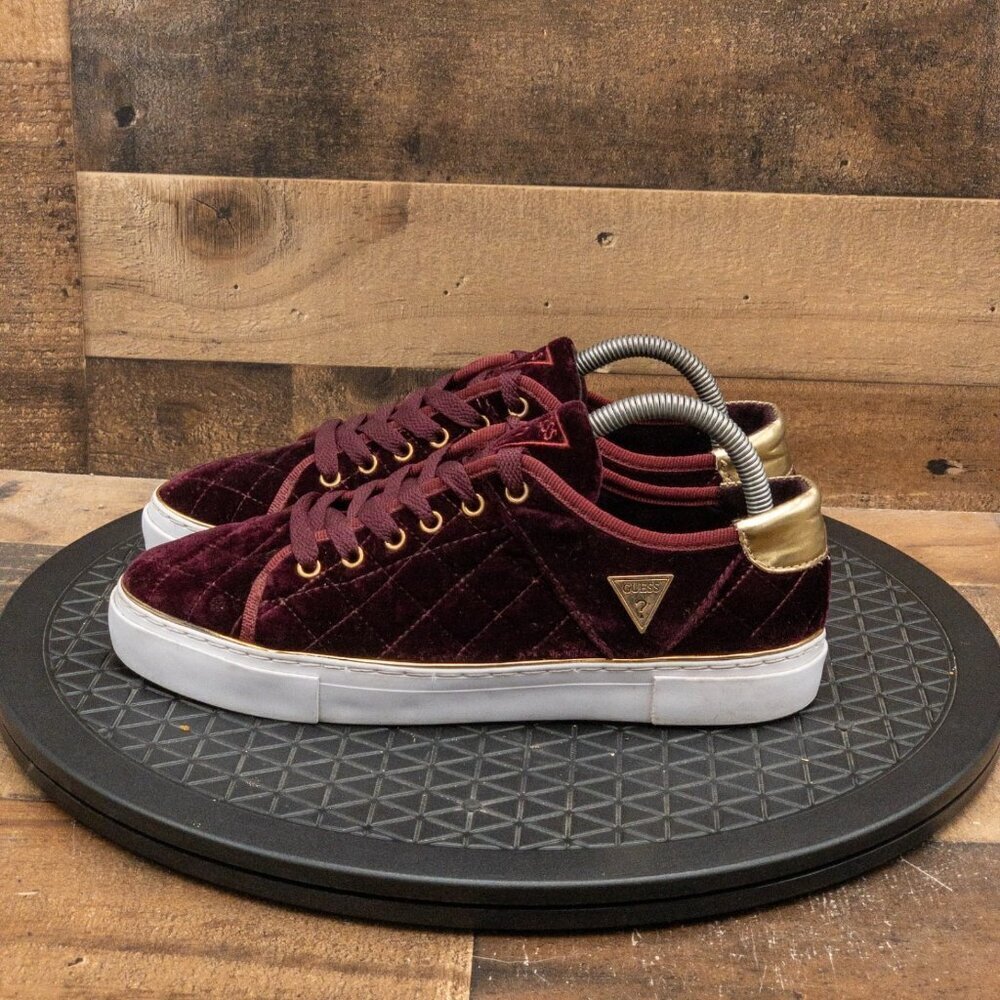 GUESS GOOD ONES 2 WOMENS CASUAL SHOES FAUX VELVET MAROON GOLD LOW SIZE 8.5M - Picture 5 of 9